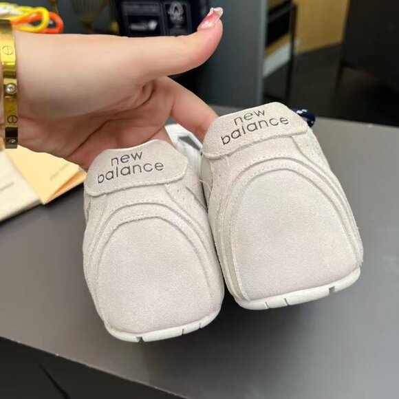 Miu Miu Cream Sneakers with Dual Laces - Picture 5 of 7